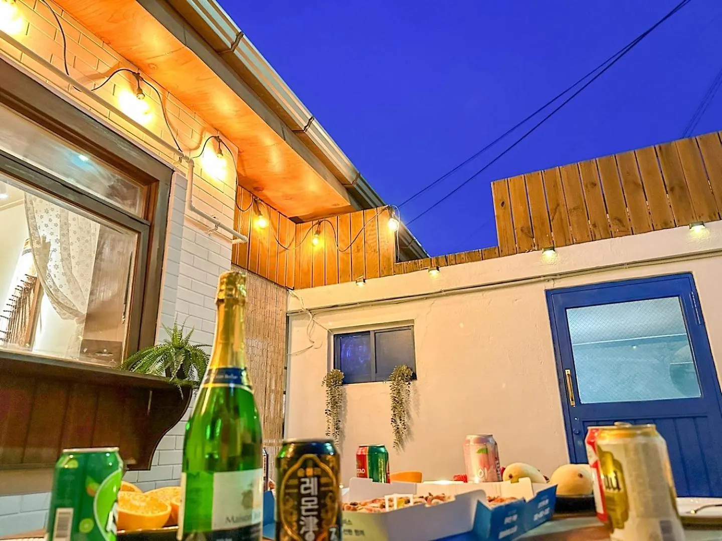 Yunseul- Garden House In The City With Korean Beauty