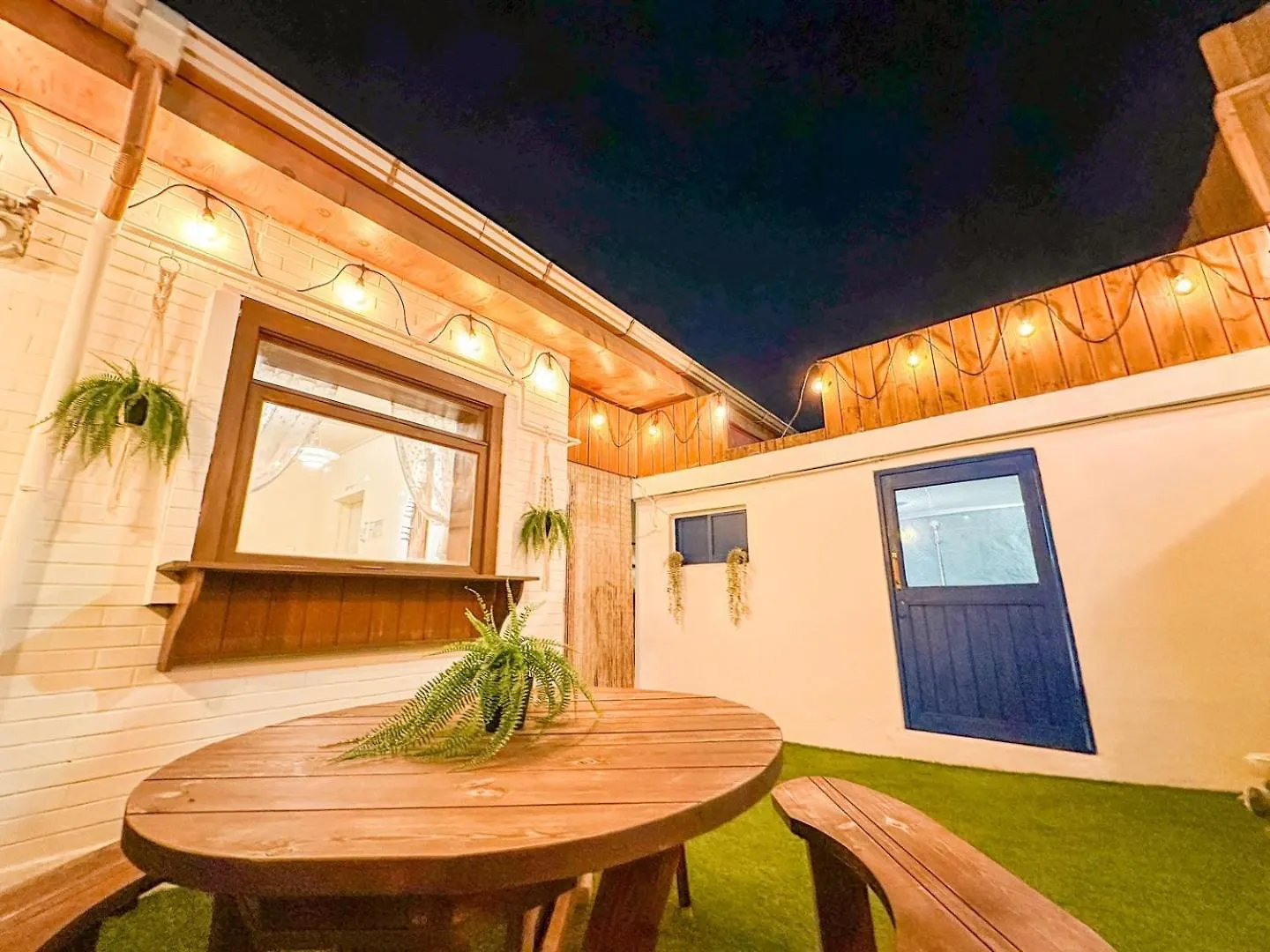 Yunseul- Garden House In The City With Korean Beauty Seoul