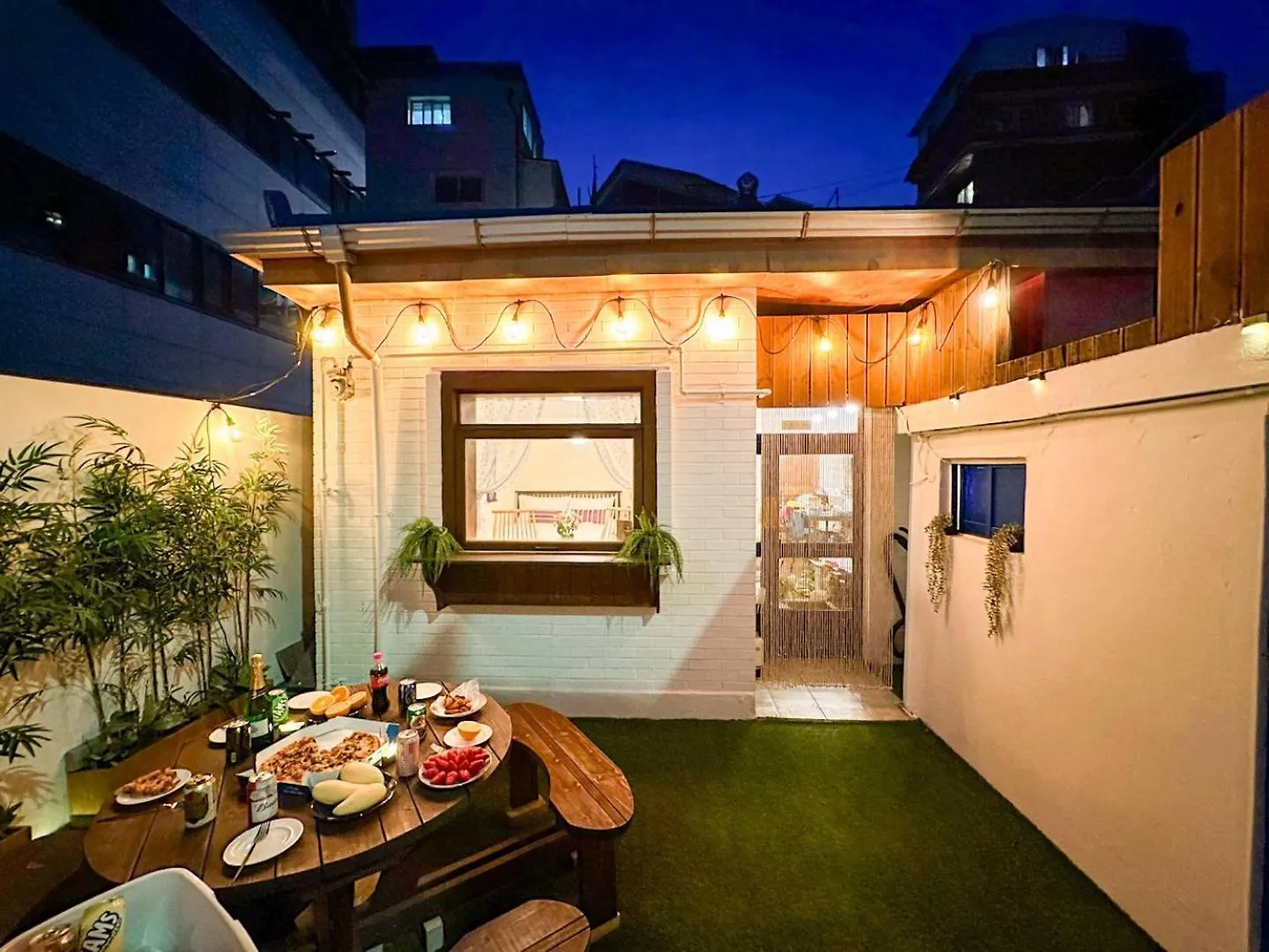 Yunseul- Garden House In The City With Korean Beauty 0*, Seoul South Korea
