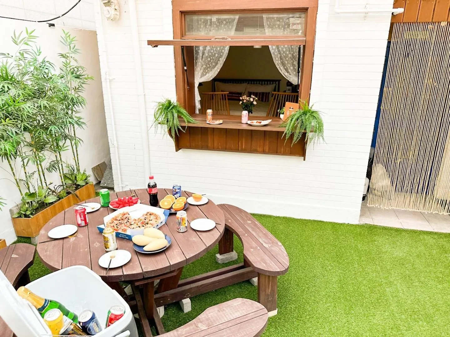 Yunseul- Garden House In The City With Korean Beauty Zuid-Korea