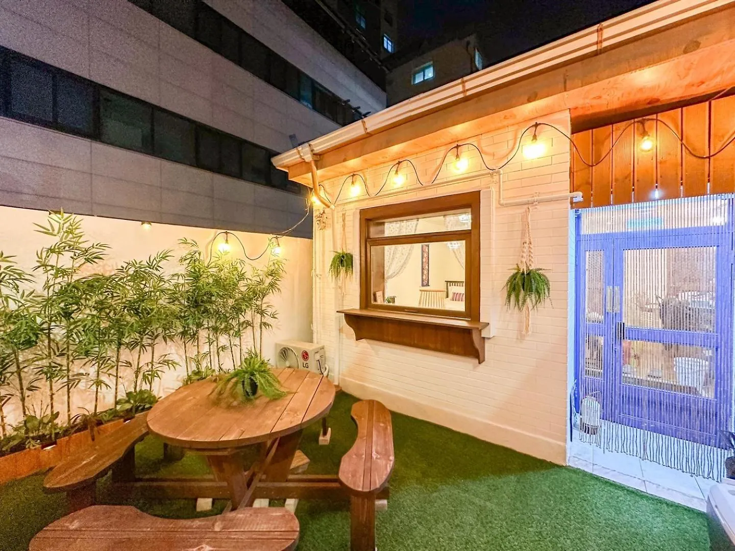 Yunseul- Garden House In The City With Korean Beauty