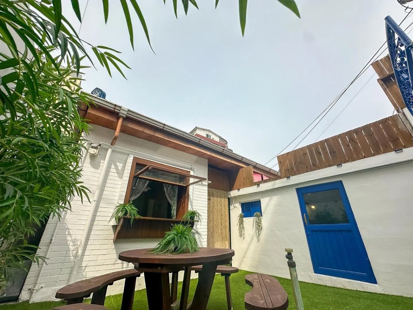 Yunseul- Garden House In The City With Korean Beauty 0*, Seoul South Korea
